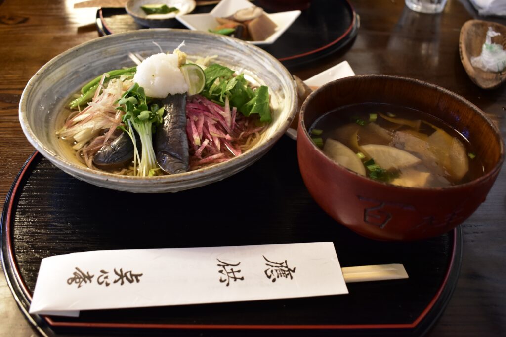 夏限定 冷やしそばとけんちん汁のセット